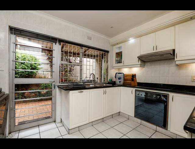 4 BEDROOM HOUSE FOR SALE IN SUNNINGDALE